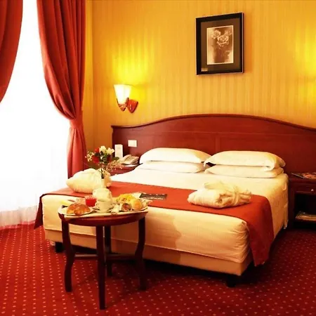 מלון Augusta Lucilla Palace