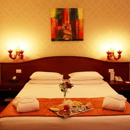 Отель Augusta Lucilla Palace